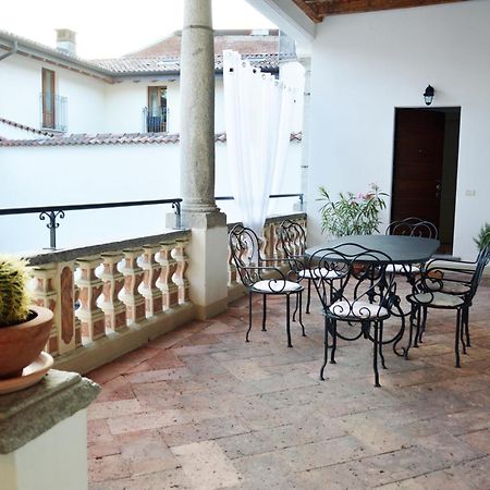 Villa Maghetti - Modernized Flat In Historic Palazzo In The Center Of Luino Eksteriør billede