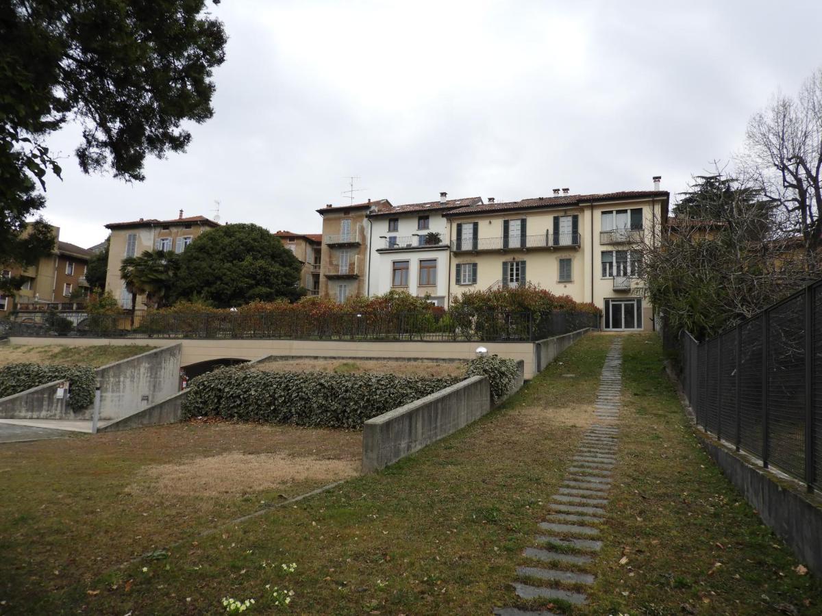 Villa Maghetti - Modernized Flat In Historic Palazzo In The Center Of Luino Eksteriør billede