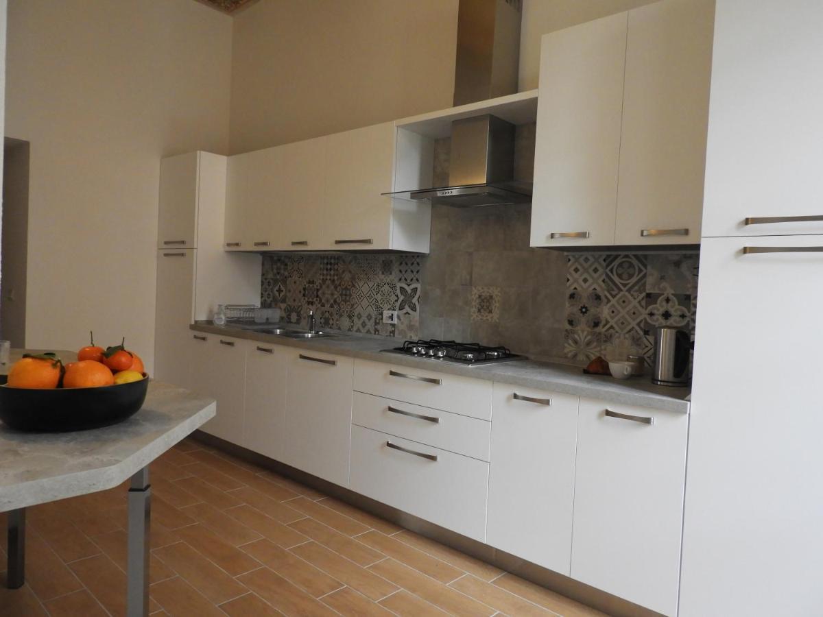 Villa Maghetti - Modernized Flat In Historic Palazzo In The Center Of Luino Eksteriør billede