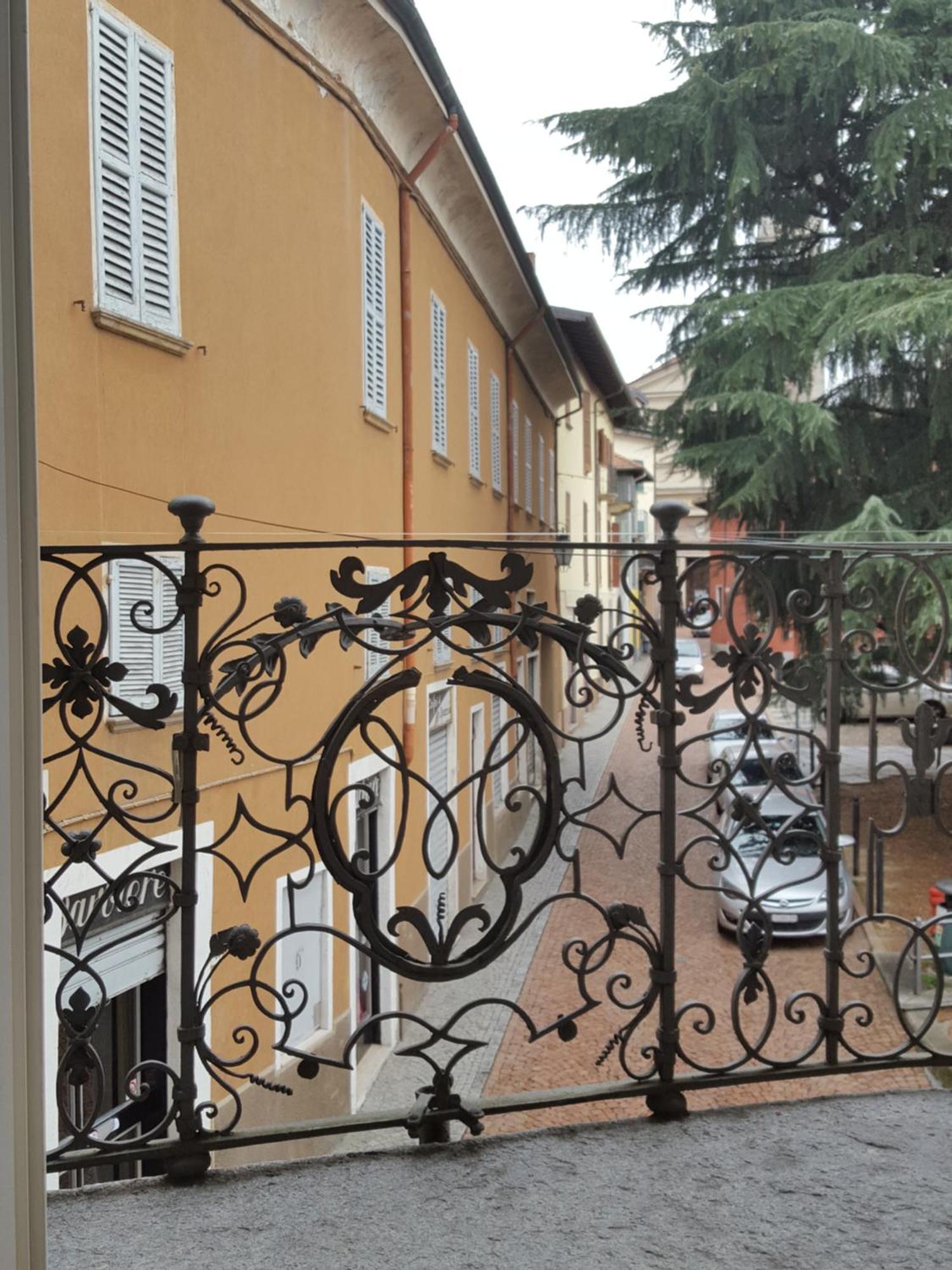Villa Maghetti - Modernized Flat In Historic Palazzo In The Center Of Luino Eksteriør billede