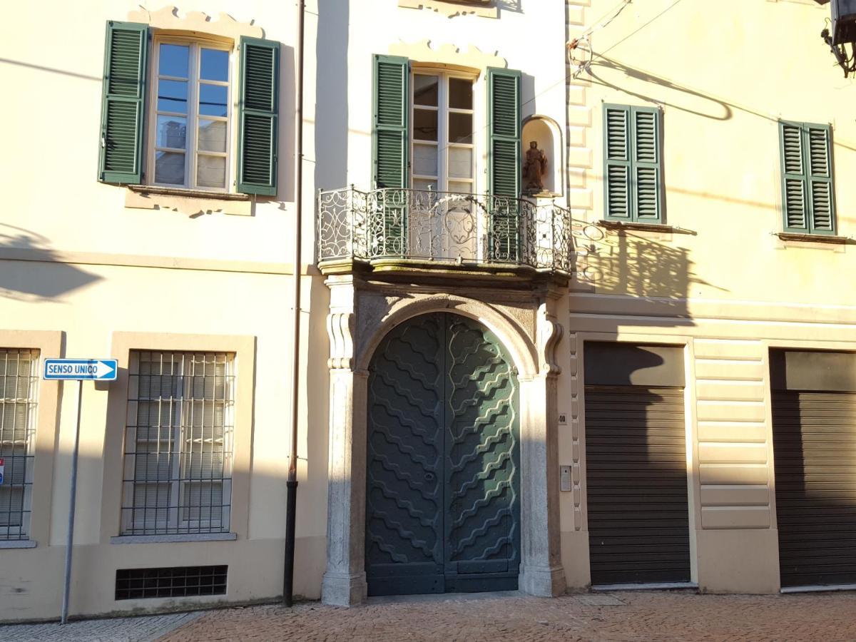 Villa Maghetti - Modernized Flat In Historic Palazzo In The Center Of Luino Eksteriør billede
