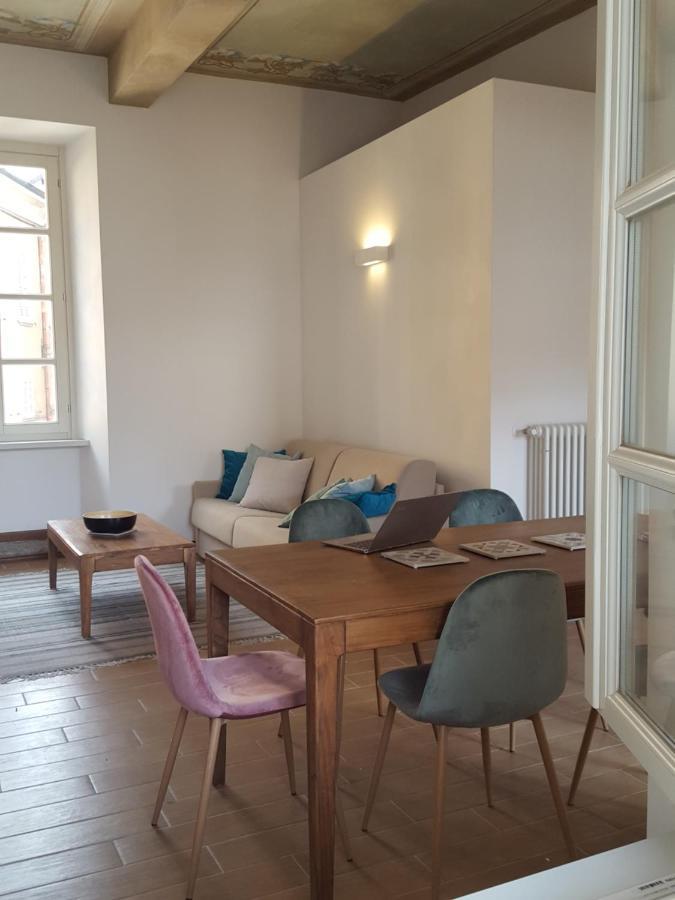 Villa Maghetti - Modernized Flat In Historic Palazzo In The Center Of Luino Eksteriør billede