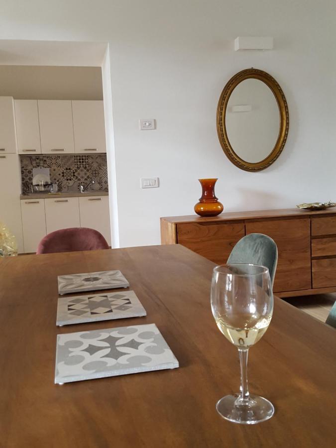 Villa Maghetti - Modernized Flat In Historic Palazzo In The Center Of Luino Eksteriør billede
