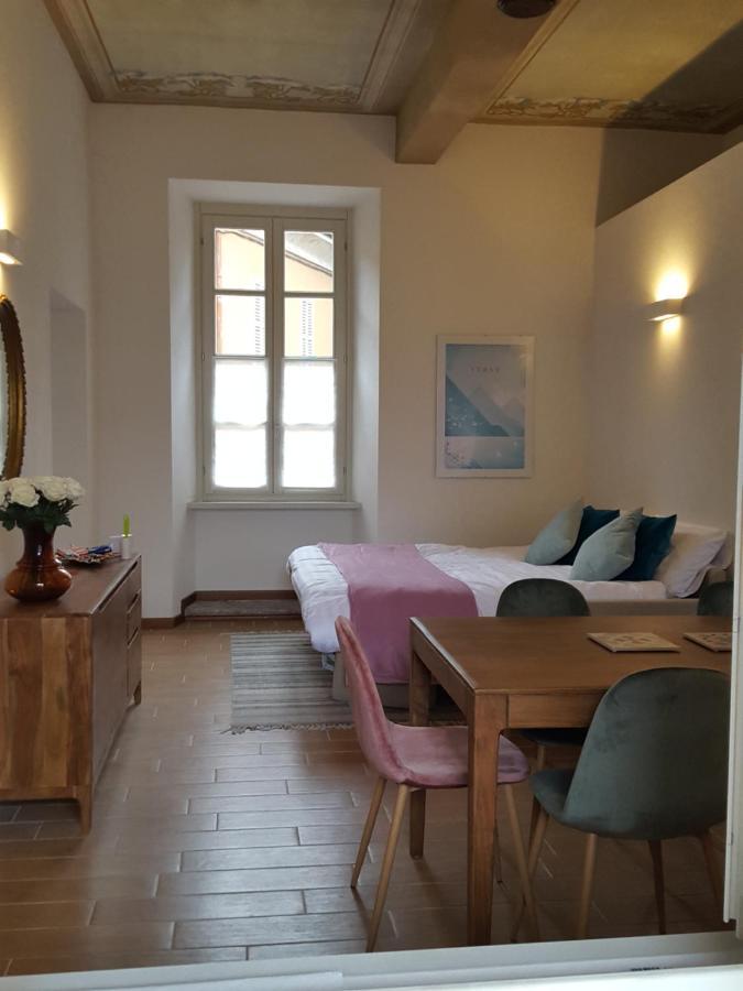 Villa Maghetti - Modernized Flat In Historic Palazzo In The Center Of Luino Eksteriør billede