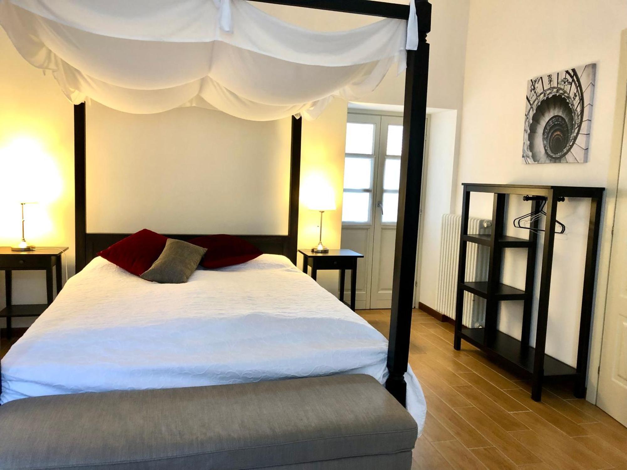 Villa Maghetti - Modernized Flat In Historic Palazzo In The Center Of Luino Eksteriør billede